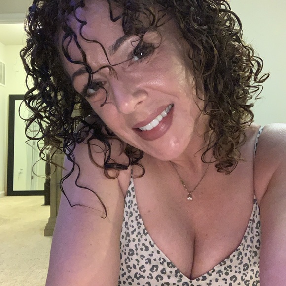 Meet your Posher, Amanda - Picture 1 of 1